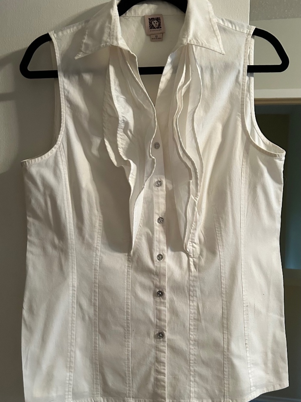 Anne Klein sleeveless collared blouse with front ruffle